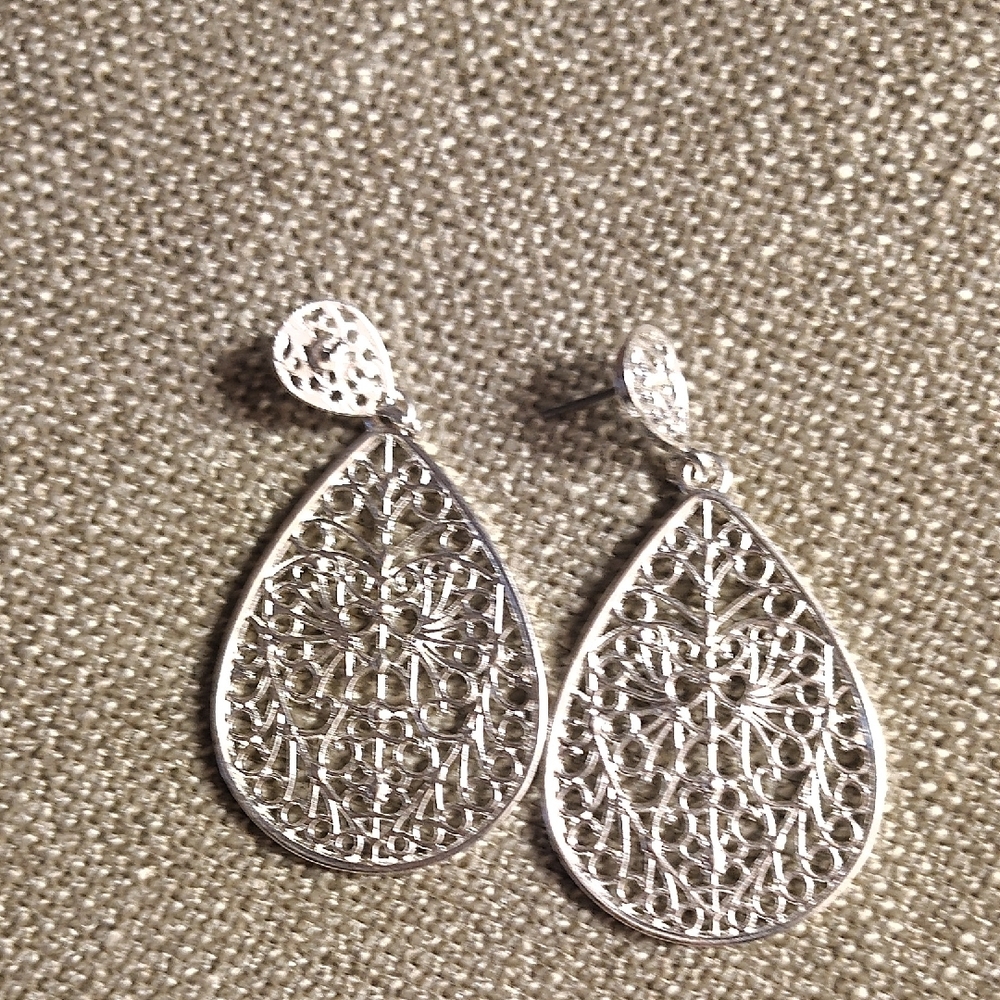 Elegant Silver Filigree Teardrop Earrings